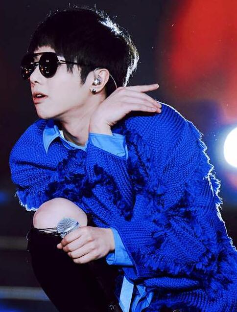 華晨宇整容前后照片 華晨宇做了下頜角整形？