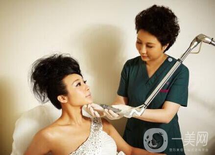 復合彩光祛痘印多少錢？