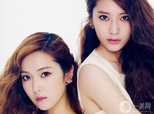 硅膠隆鼻自然嗎？