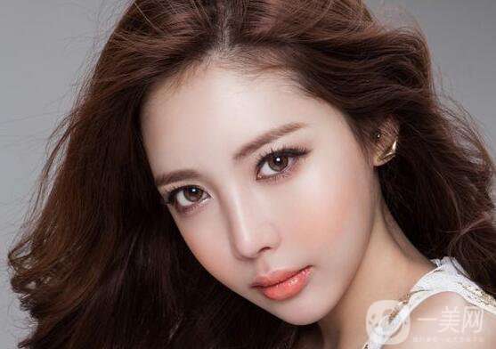 假體隆鼻整容費(fèi)用大概多少？