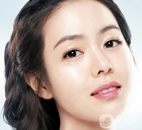 想做綜合隆鼻修復(fù) 它的手術(shù)價(jià)格是多少？