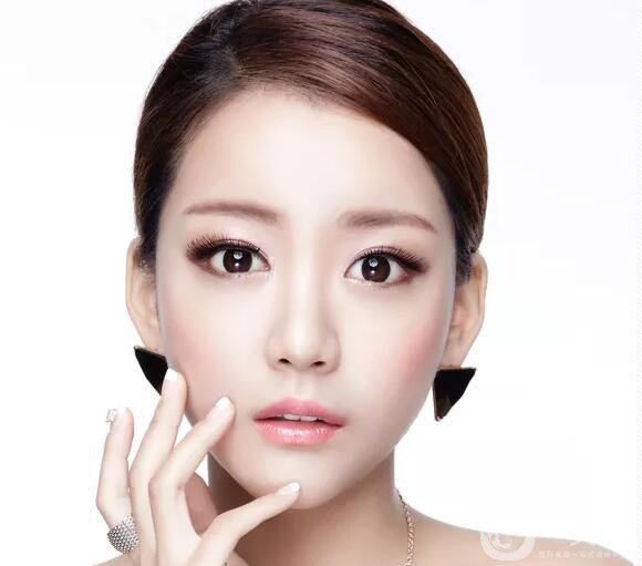 去眼袋手術(shù)多少錢？?jī)r(jià)格高不高？ 