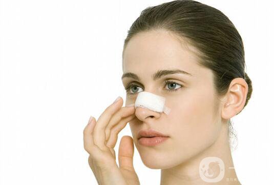 硅膠假體隆鼻價(jià)格,硅膠假體隆鼻多少錢