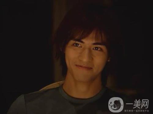 周渝民帶妻子女兒現(xiàn)身臺北動物園，網(wǎng)友：和大S的感情真叫人唏噓