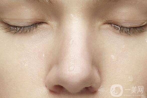 手術(shù)去眼袋