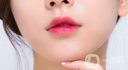 玻尿酸豐唇術(shù) 