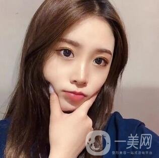 假體隆鼻整形手術(shù)一般多少錢？