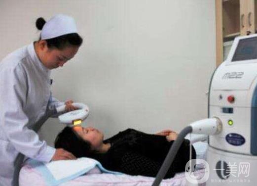 彩光嫩膚祛斑價(jià)格是多少?要做幾次才*?