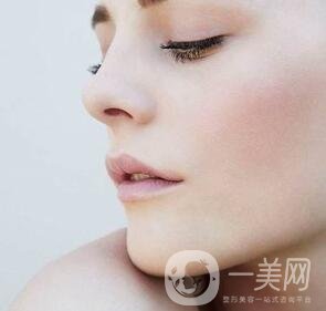 硅膠隆鼻假體取出后多久可以再隆鼻？