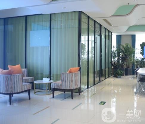 鄭州虎珂醫(yī)院去眼袋多少錢？價(jià)格表明細(xì)一覽