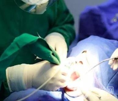 中大光華口腔醫(yī)院種植牙多少錢?價(jià)格表2020年項(xiàng)目明細(xì)一覽