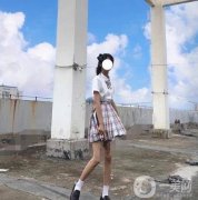 因?yàn)槲以谕壬闲r(shí)候被燙傷過，所以出現(xiàn)了一大片一大片的受傷