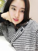 在上大學(xué)的時候，我就有想去醫(yī)院做雙眼皮手術(shù)的想法了，但是因為在上學(xué)手里