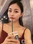 在做完埋線隆鼻手術(shù)以后，萬萬沒想到的是有副作用，腺體被吸收后，鼻子變得