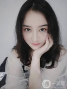 現(xiàn)在嚴(yán)重的就是兩側(cè)臉部皮膚下垂，蘋果肌處凹陷的比較嚴(yán)重，眼部特別的干