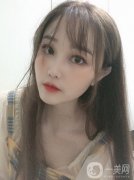 在整形醫(yī)院的推薦下，自己選擇了做拉皮手術(shù)，也就是從做了拉皮手術(shù)以后，自