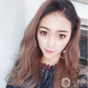 閨蜜看見我郁悶的樣子，她就建議我去醫(yī)院做改臉型手術(shù)，我也正有此意