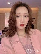 在跟自己做了無(wú)數(shù)次的思想斗爭(zhēng)之后，我決定要去整形醫(yī)院做一下隆鼻手術(shù)