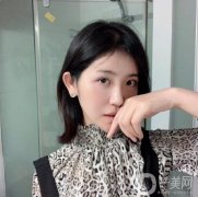 我又來更新了自己的頭發(fā)，種植已經(jīng)過去了兩個(gè)多月的時(shí)間，現(xiàn)如今我的頭發(fā)已