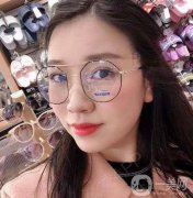 拆了膠帶了，下巴的形態(tài)看著還不錯(cuò)，現(xiàn)在還不可以左右搖晃下巴