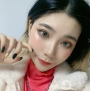 我自己的面部肌膚比較松，特別是自己的下頜部位更是有著模模糊糊的不清晰的