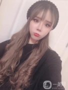 打玻尿酸進(jìn)行面部填充的方法來(lái)讓自己的面部飽滿起來(lái)，就能達(dá)到去除臉上的皺