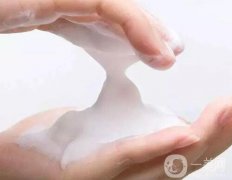 氨基酸潔面與皂基潔面的差異：如何選擇適合的潔面產(chǎn)品