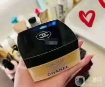 節(jié)后護(hù)膚全攻略：頸部護(hù)理的重要性與香奈兒奢華精萃美頸潤(rùn)體霜的魔力