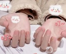 精致豬豬女孩的指甲護(hù)理秘訣：如何保護(hù)你的美甲健康