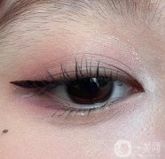 眼妝之美：點(diǎn)睛之筆的藝術(shù)與魅力