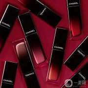 香奈兒炫亮魅力唇膏限量版8號：新年當(dāng)紅不讓的妝容